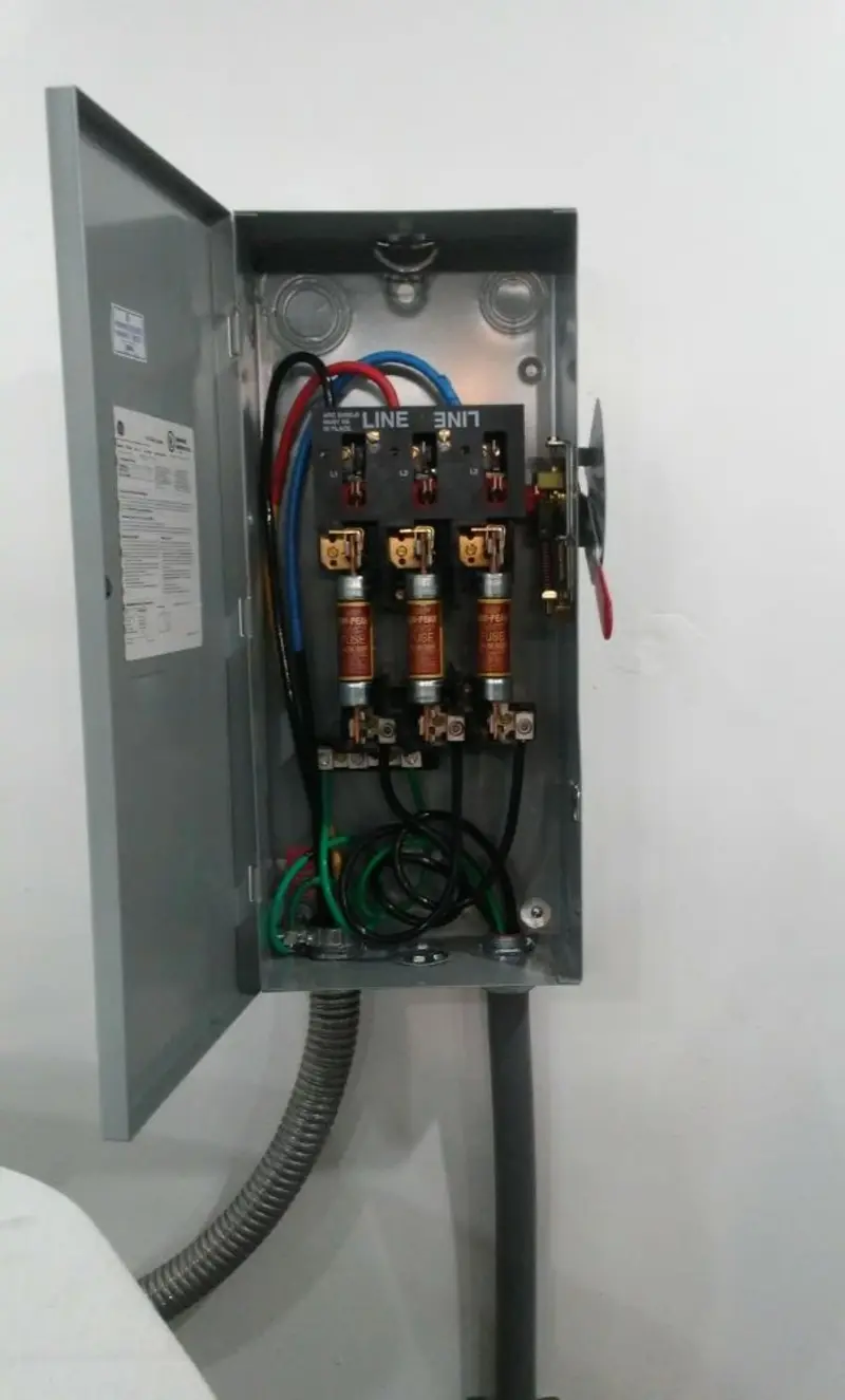 Three-phase disconnect switch installed for Smoke Detector Installation in Ettrick